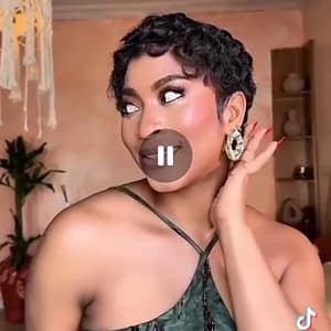 chioma glueless frontal wig.
💯 human hair.